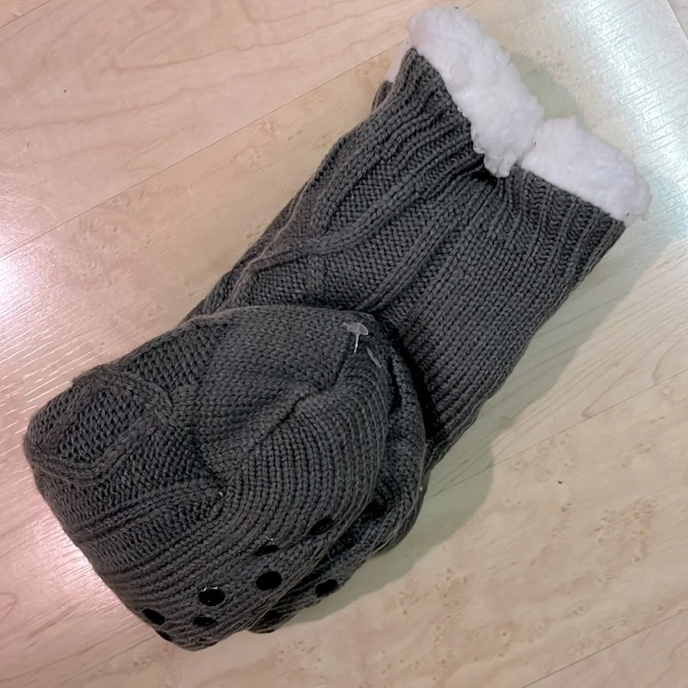 NWT Men's Fuzzy Babba Cable Knit Sherpa-Lined Socks, Non-Skid, Dark Grey